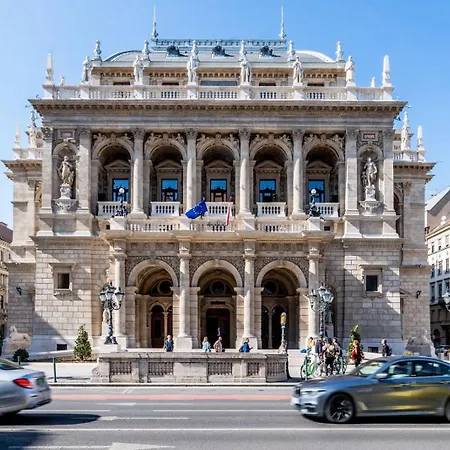 Designer Boutique 2r Walk To Opera House & Basilica Apartment