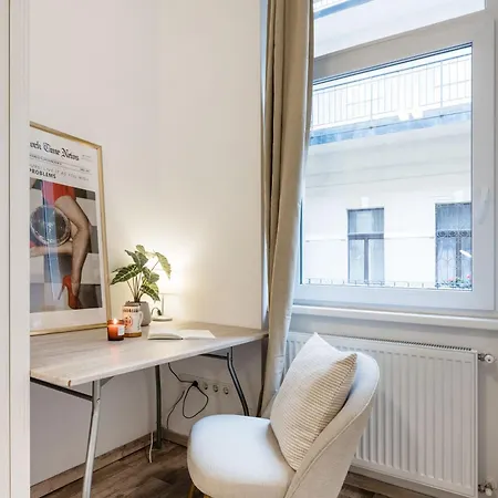 Designer Boutique 2r Walk To Opera House & Basilica Apartment *