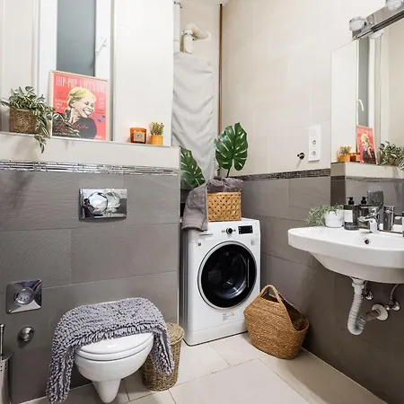 Designer Boutique 2r Walk To Opera House & Basilica Apartment *